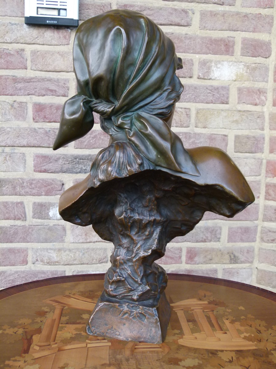 Art-nouveau Sculpture of a lady,s buste by E. Villanis 