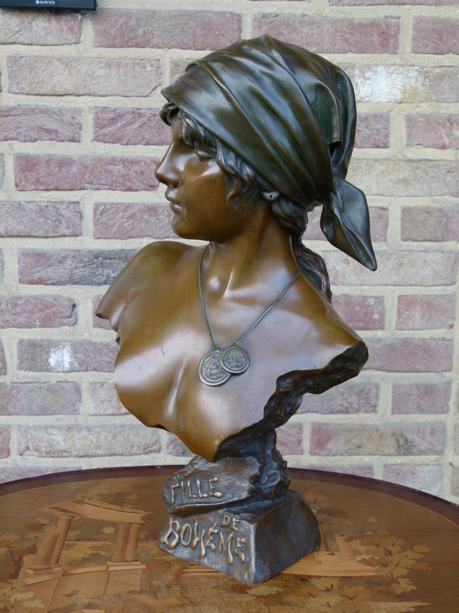 Art-nouveau Sculpture of a lady,s buste by E. Villanis 