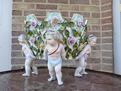 coupe with cherubs putti,s