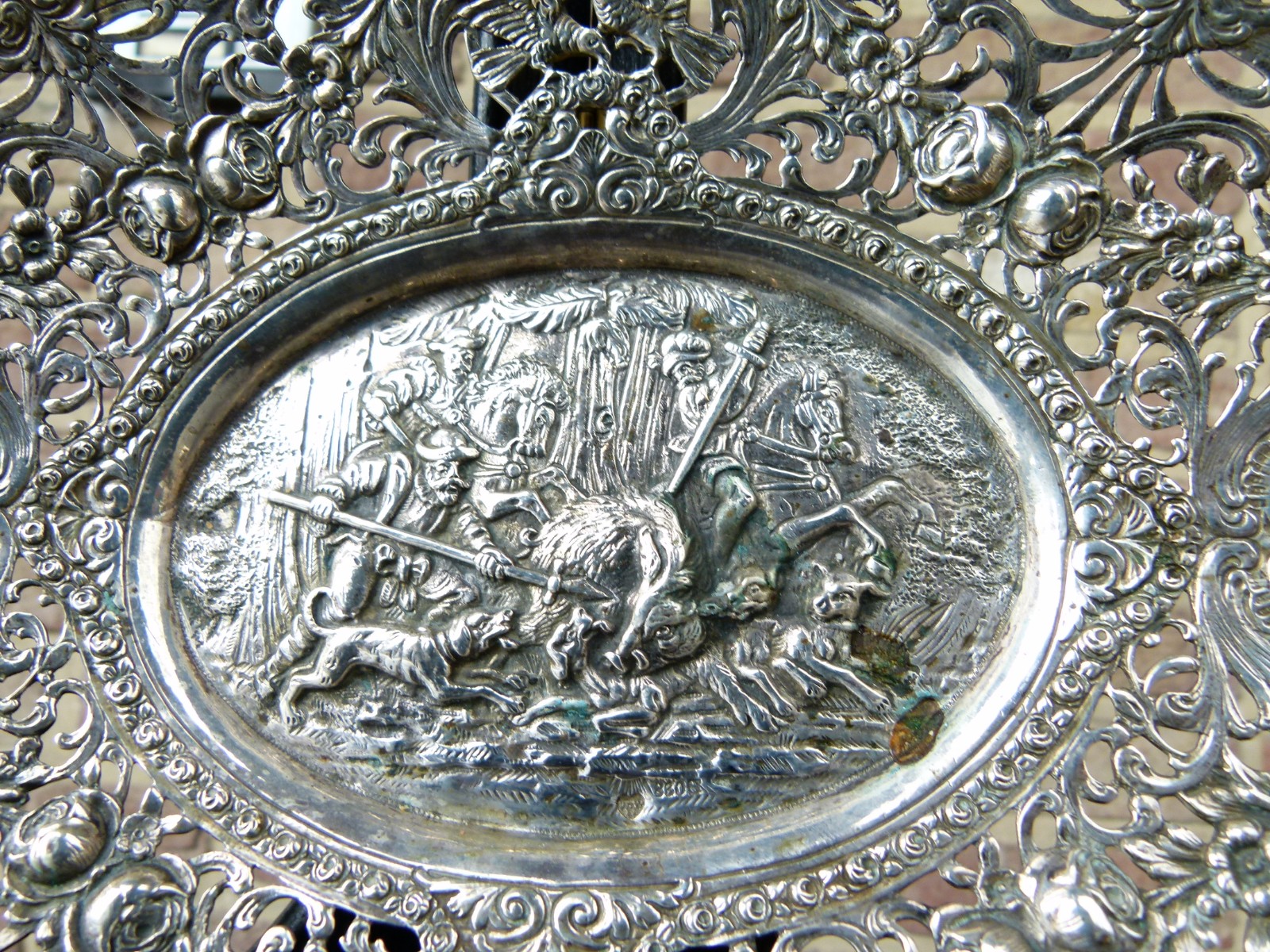 Napoleon III Centerpiece coupe 830 silver with hunting scene 275 gr