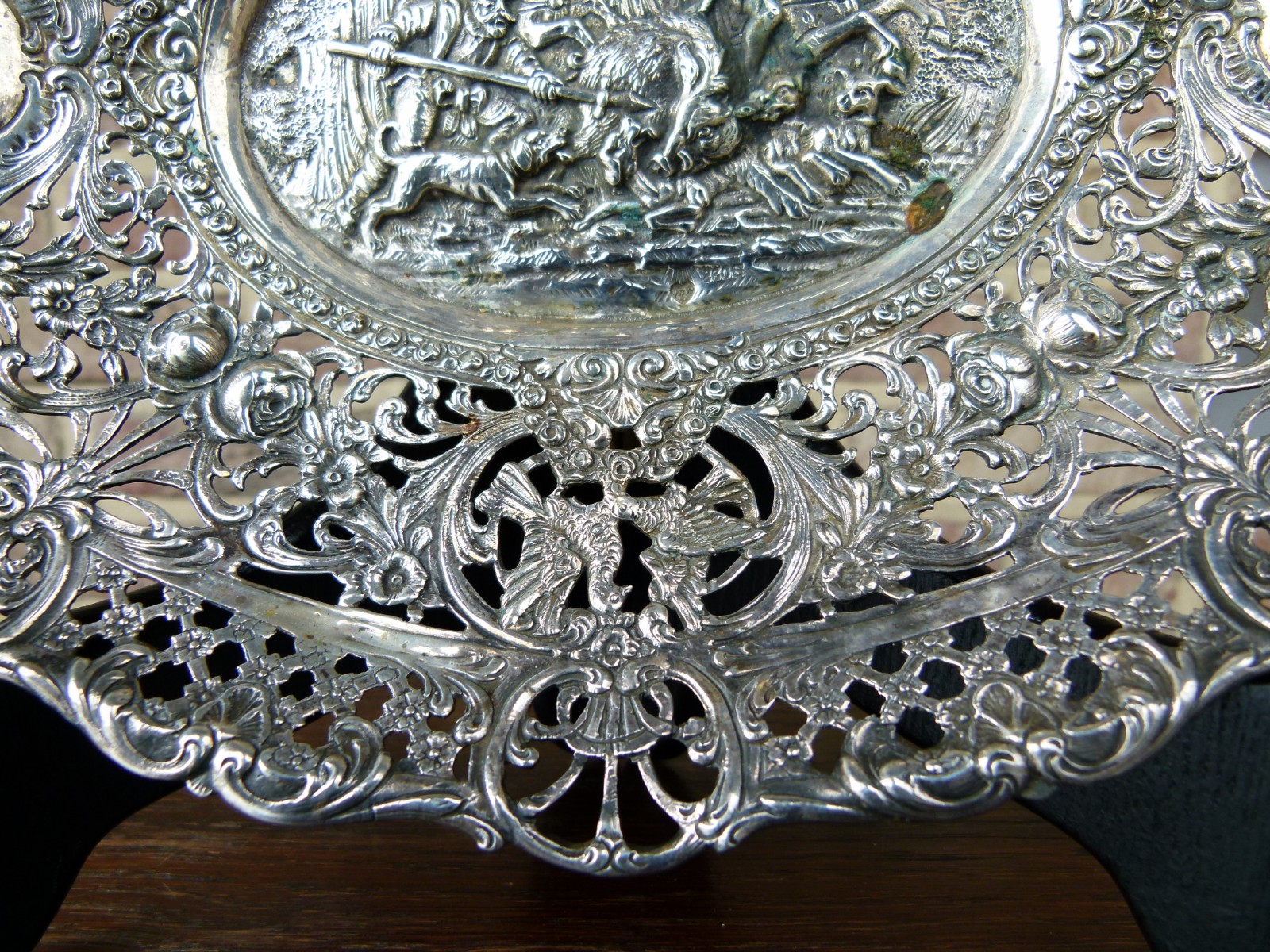 Napoleon III Centerpiece coupe 830 silver with hunting scene 275 gr