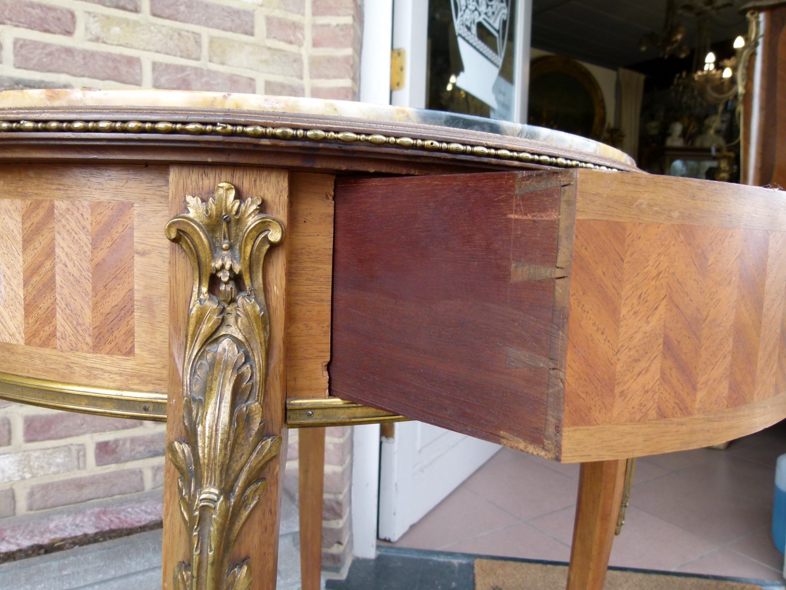 Napoleon III Round table with marble top