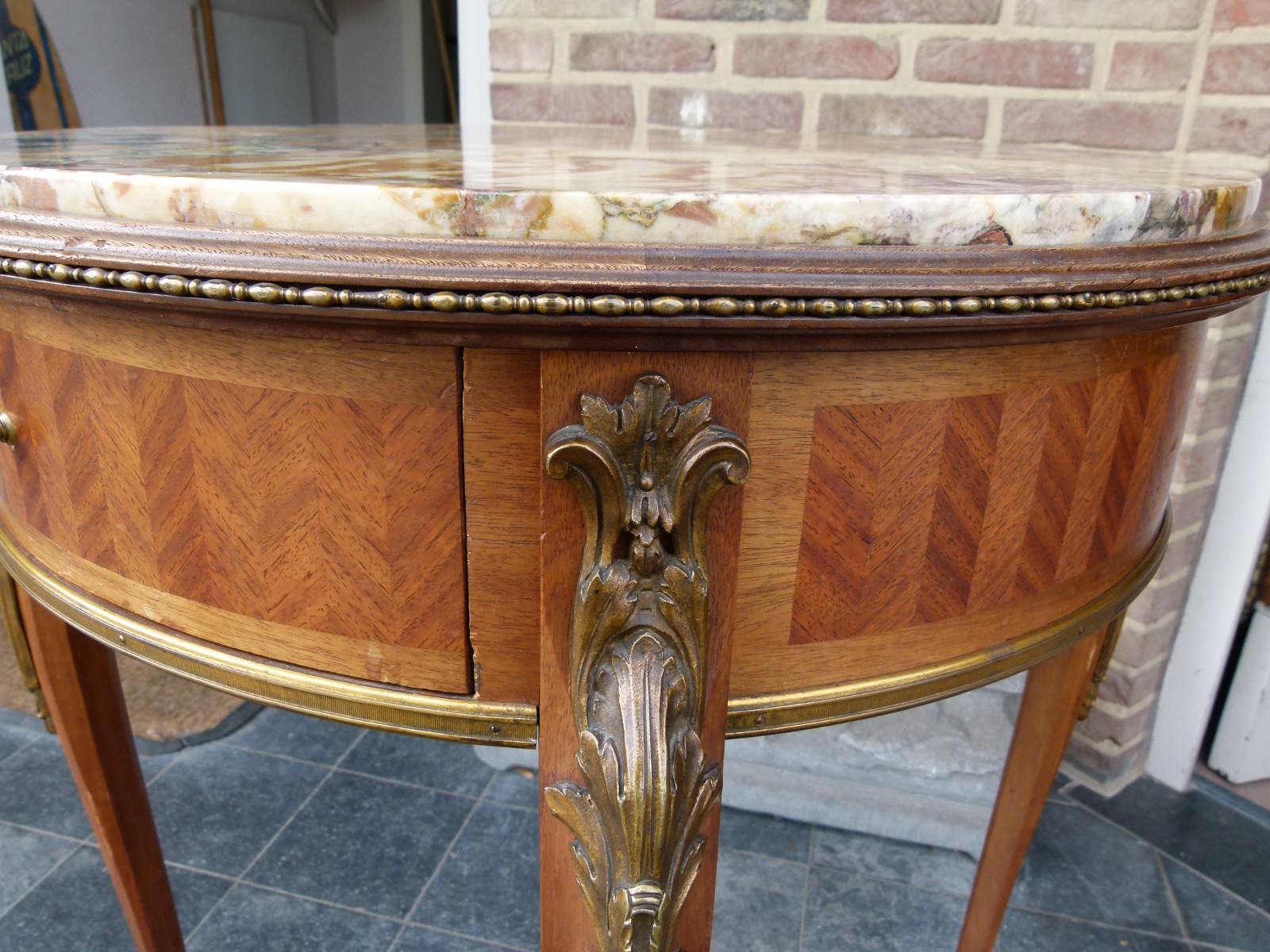 Napoleon III Round table with marble top