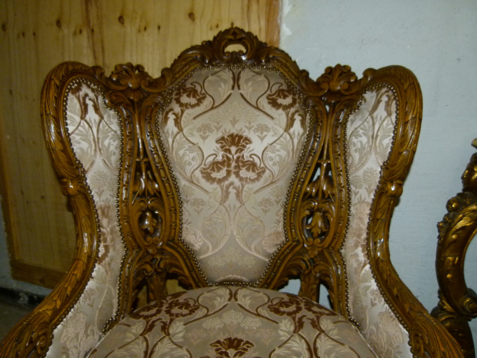 Louis 15 Bergére armchair with nice quality carving