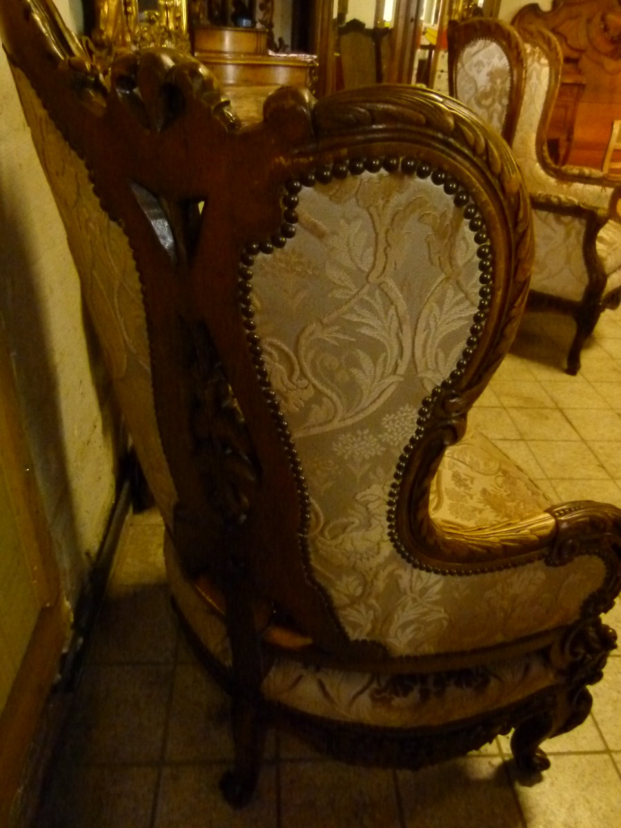 Louis 15 Bergére armchair with nice quality carving