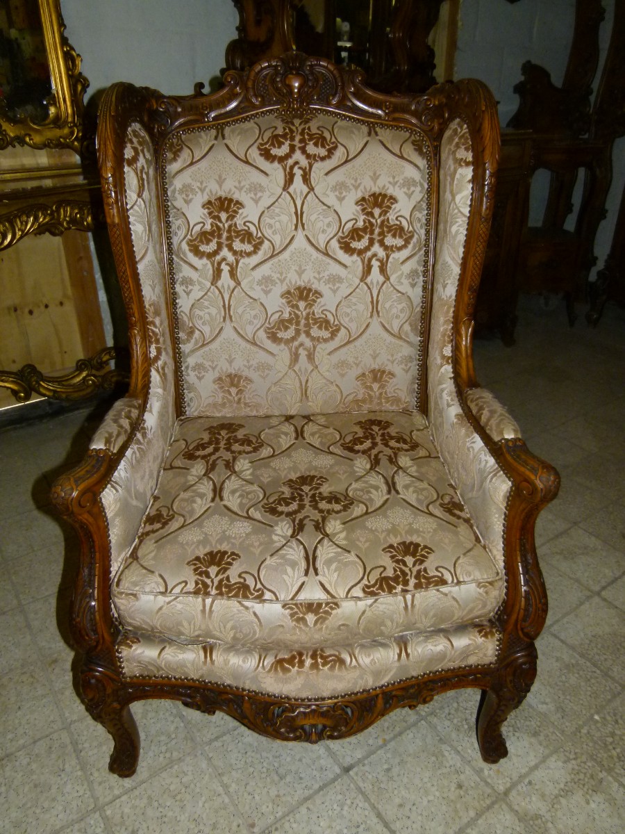 Louis 15 Bergére armchair with nice quality carving