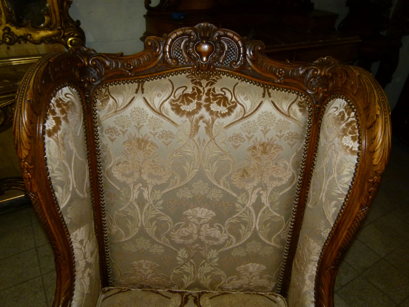 Louis 15 Bergére armchair with nice quality carving