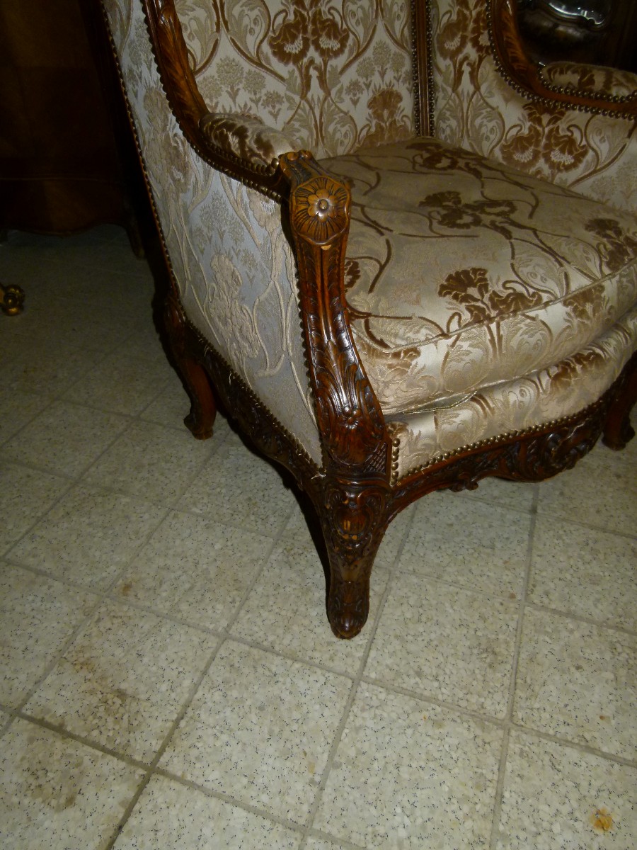 Louis 15 Bergére armchair with nice quality carving