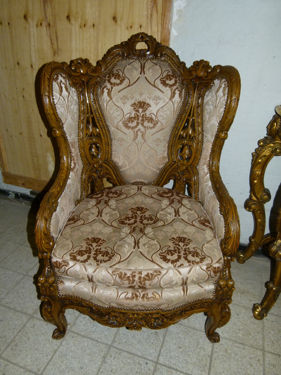 Louis 15 Bergére armchair with nice quality carving