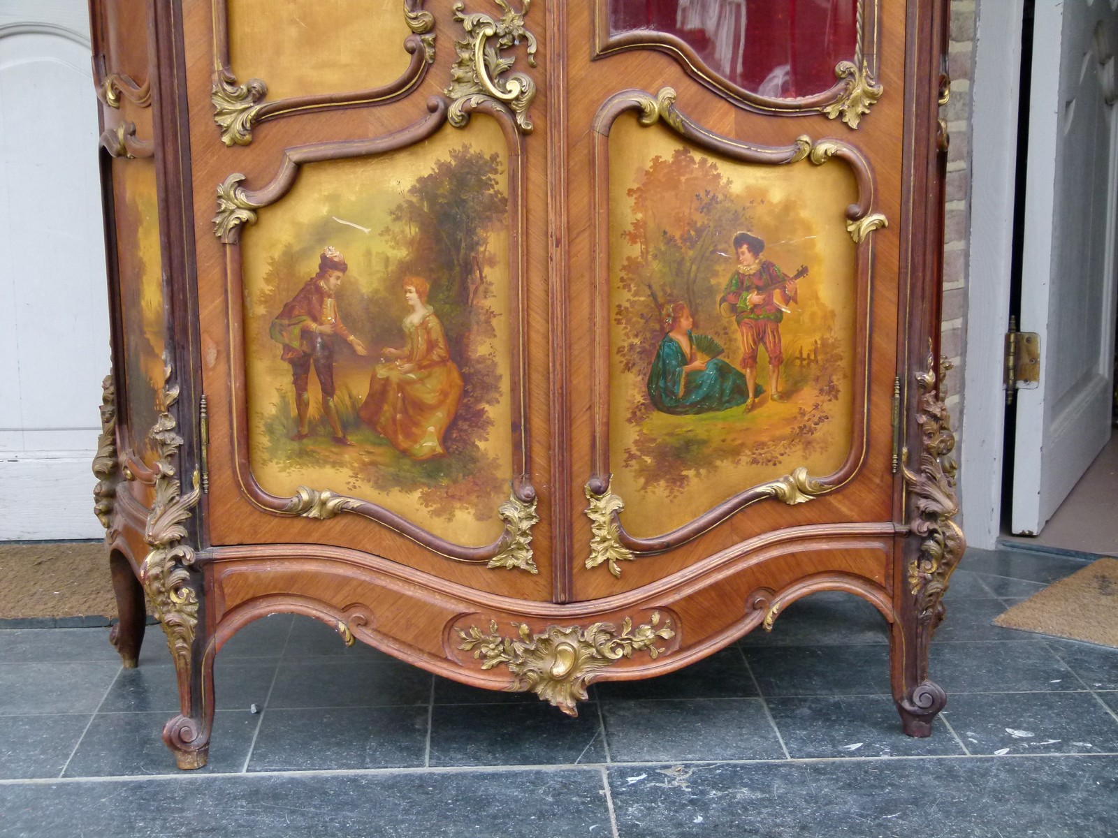 Louis 15 Unusual cabinet with vernis matin paintings