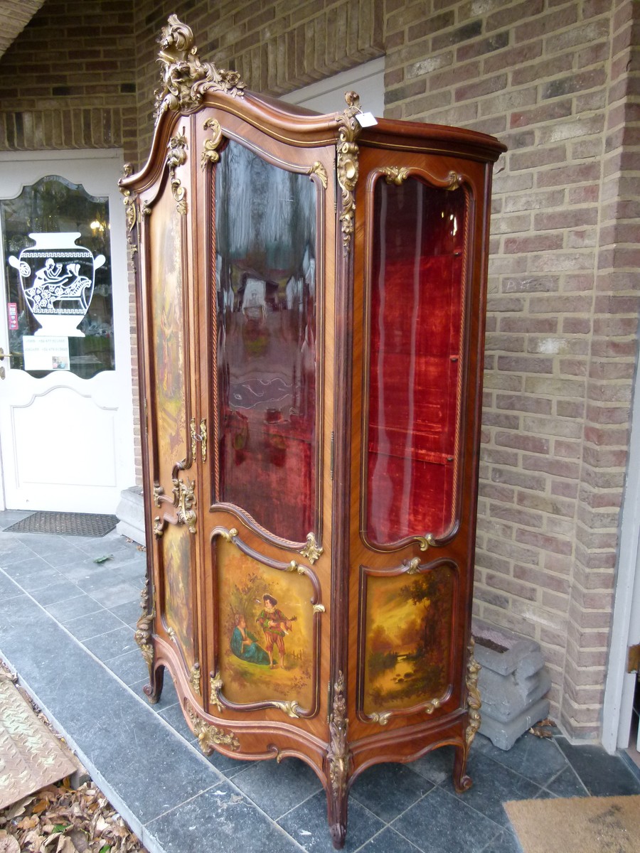 Louis 15 Unusual cabinet with vernis matin paintings