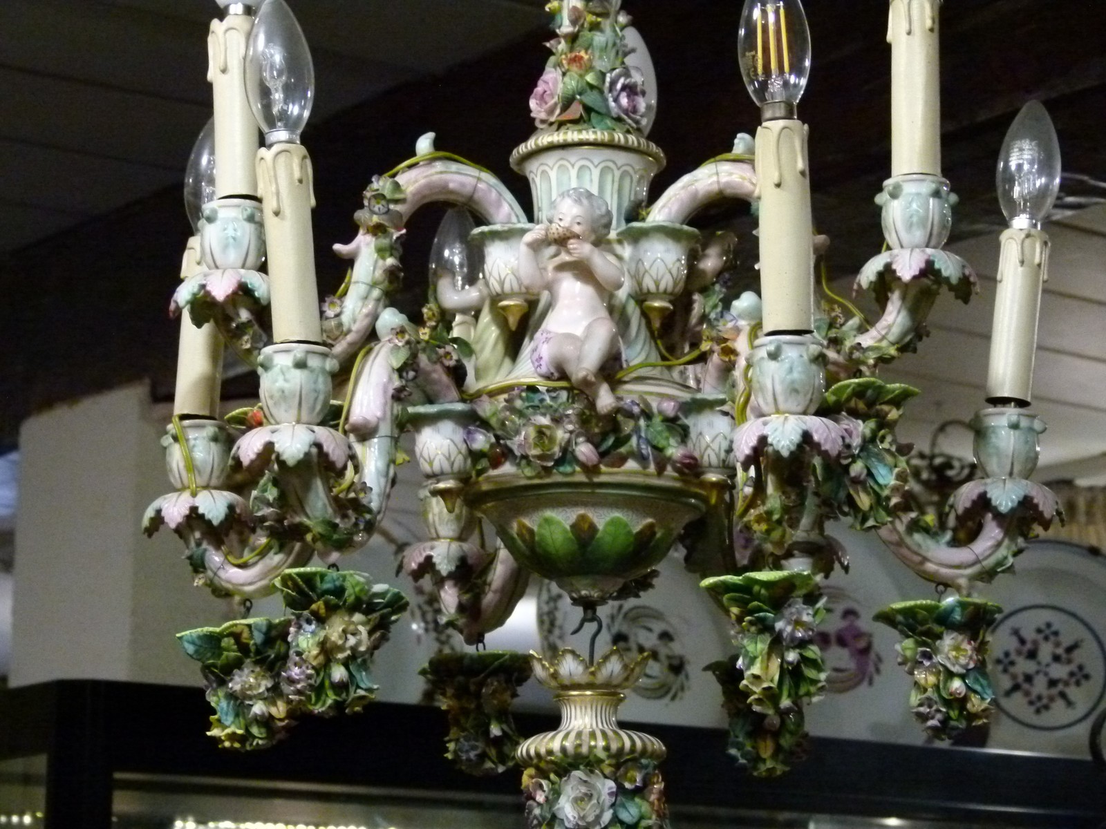 Meissen porcelain lamp with putti,s and flowers