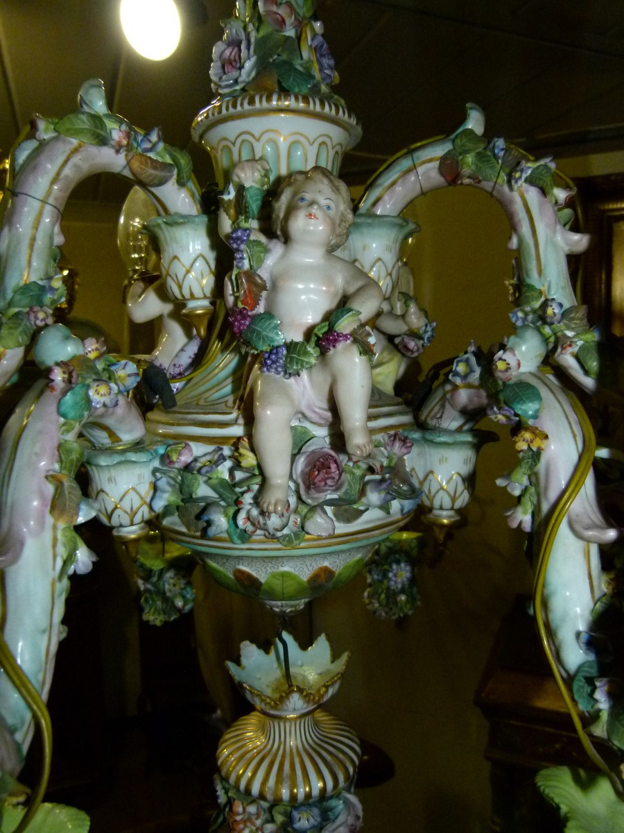 Meissen porcelain lamp with putti,s and flowers