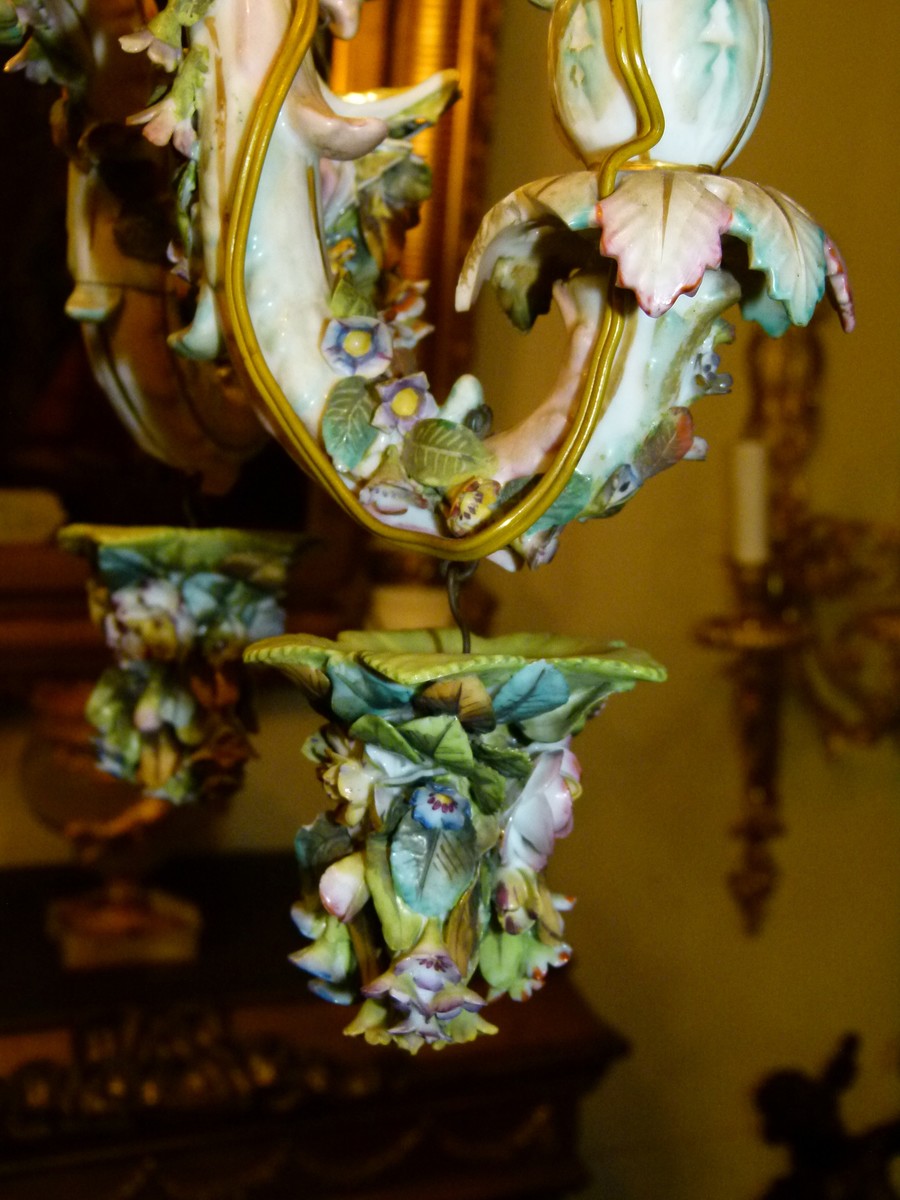 Meissen porcelain lamp with putti,s and flowers