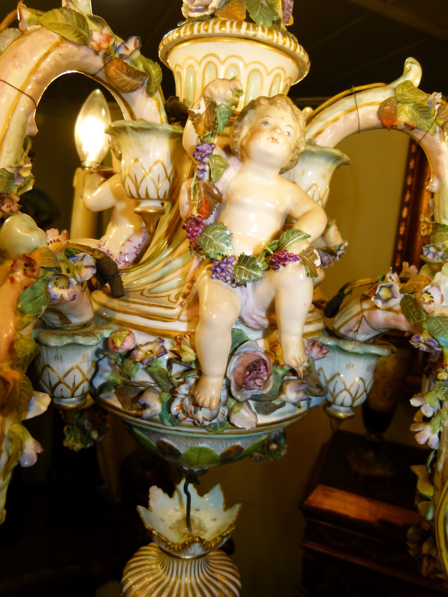 Meissen porcelain lamp with putti,s and flowers