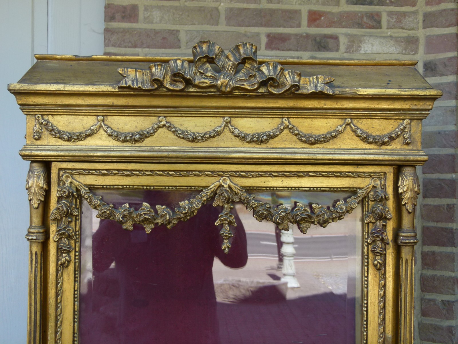 Louis 16 Gilded display vitrine cabinet