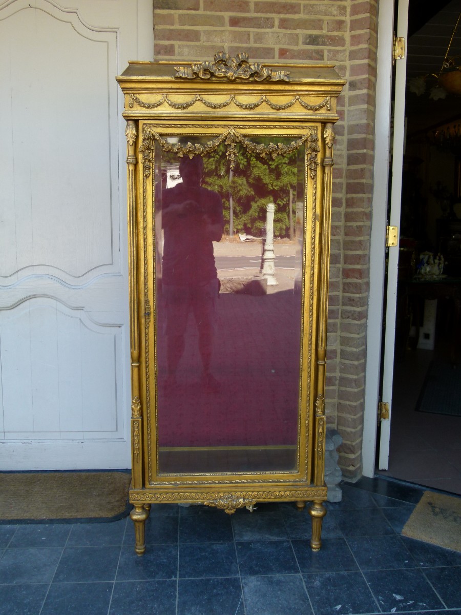 Louis 16 Gilded display vitrine cabinet