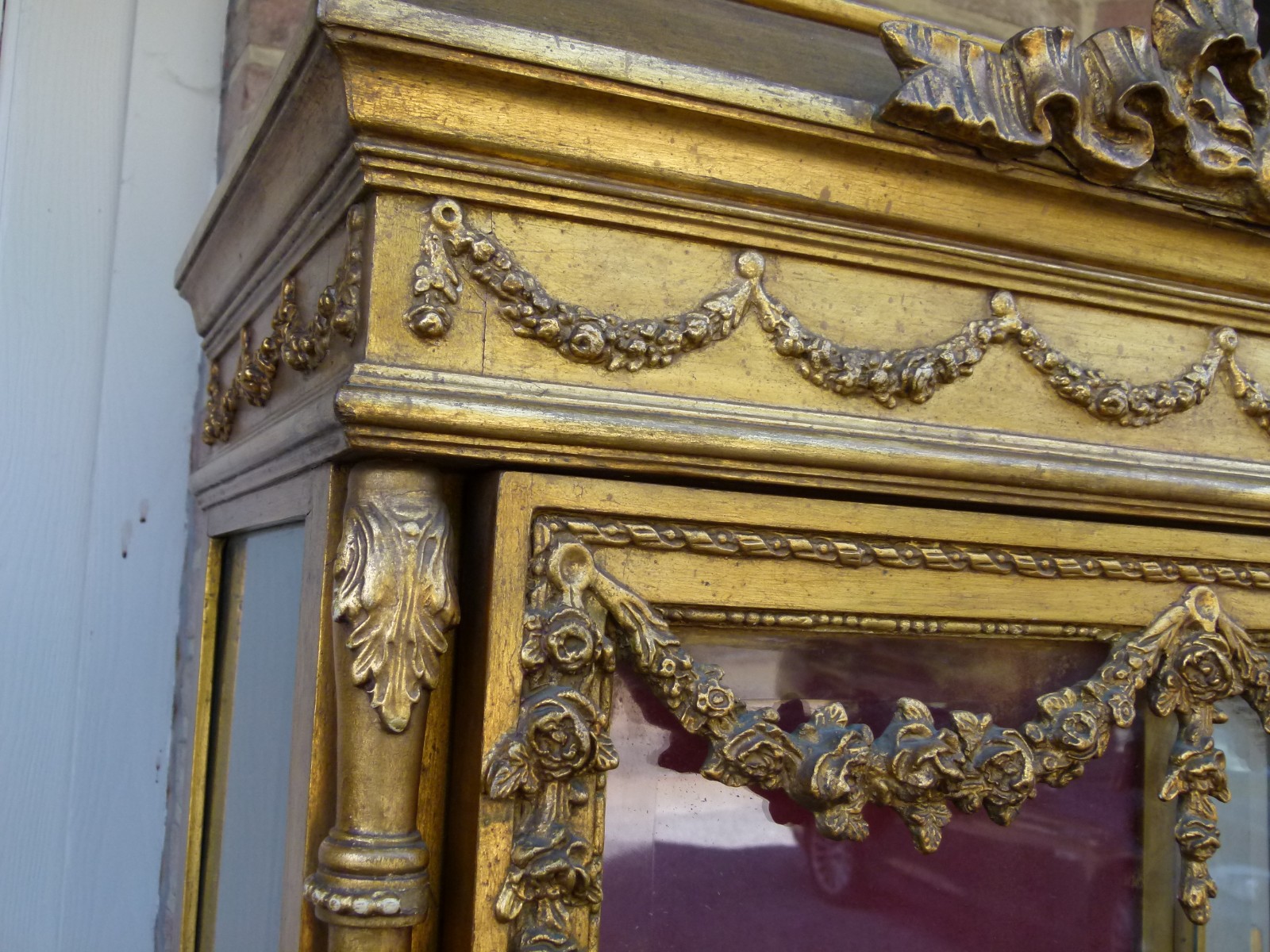 Louis 16 Gilded display vitrine cabinet