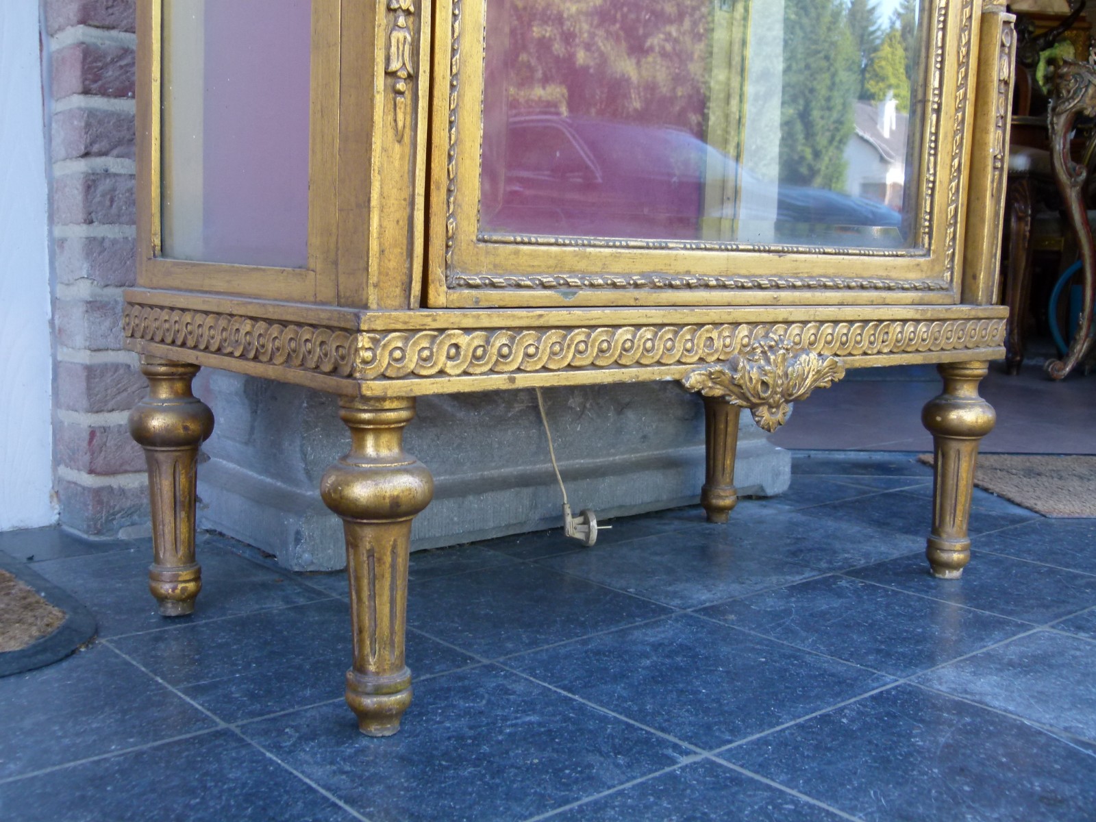 Louis 16 Gilded display vitrine cabinet
