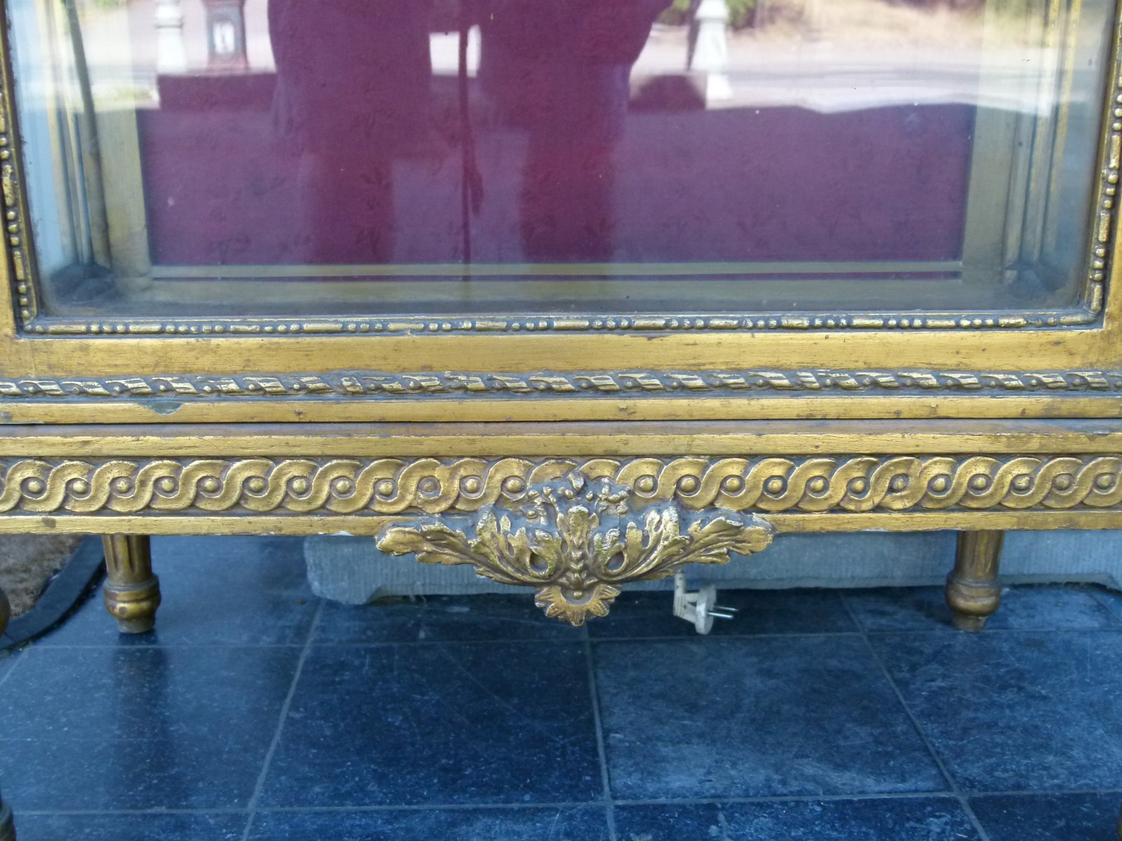 Louis 16 Gilded display vitrine cabinet