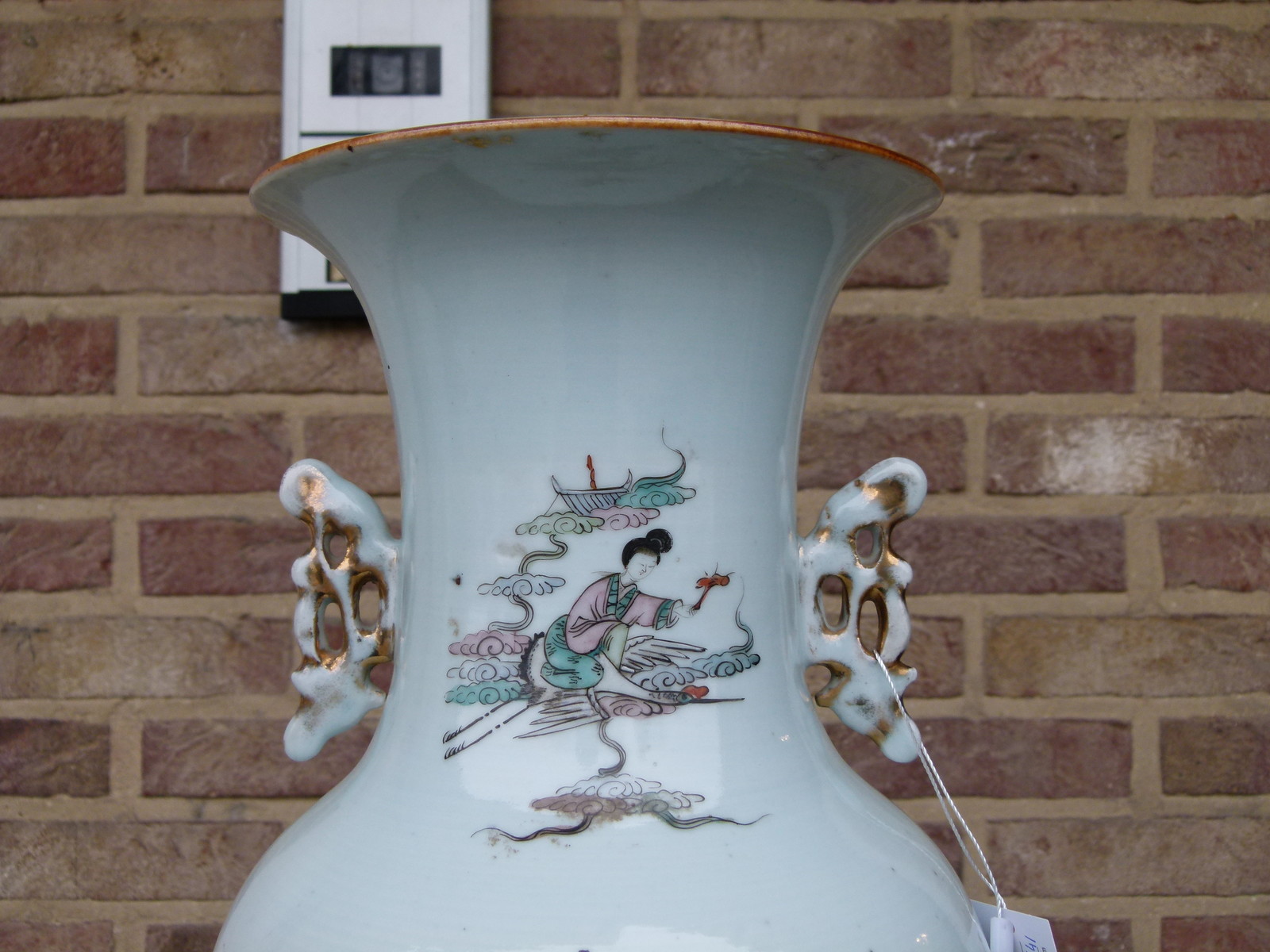 Chinese porcelain vase with Gheisa's