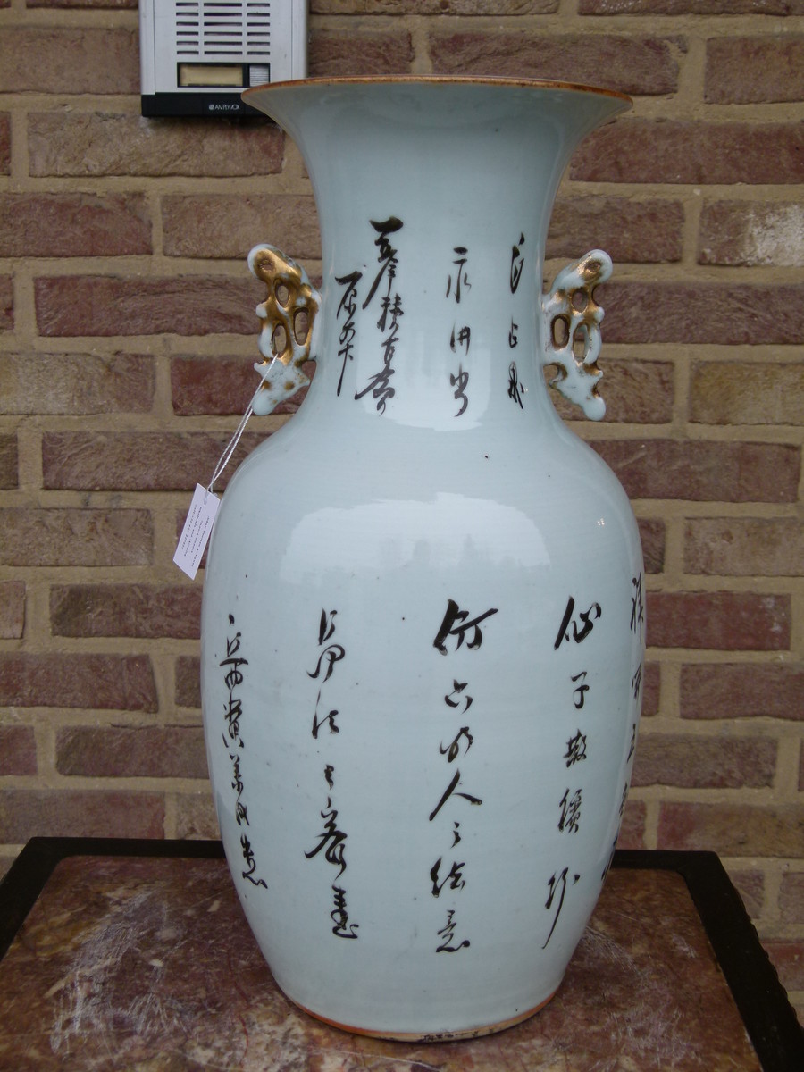 Chinese porcelain vase with Gheisa's