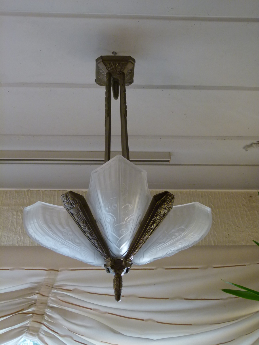 Art-deco Lamp with opalescent glass