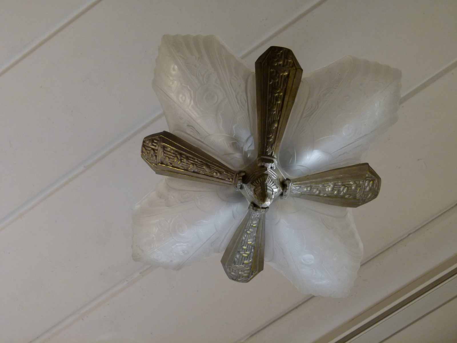 Art-deco Lamp with opalescent glass