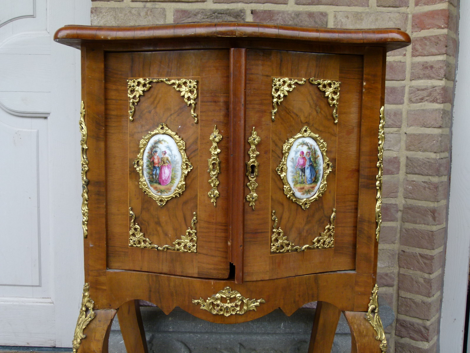 Barock Dresden cabinet with gilded bronze and German porcelain plates
