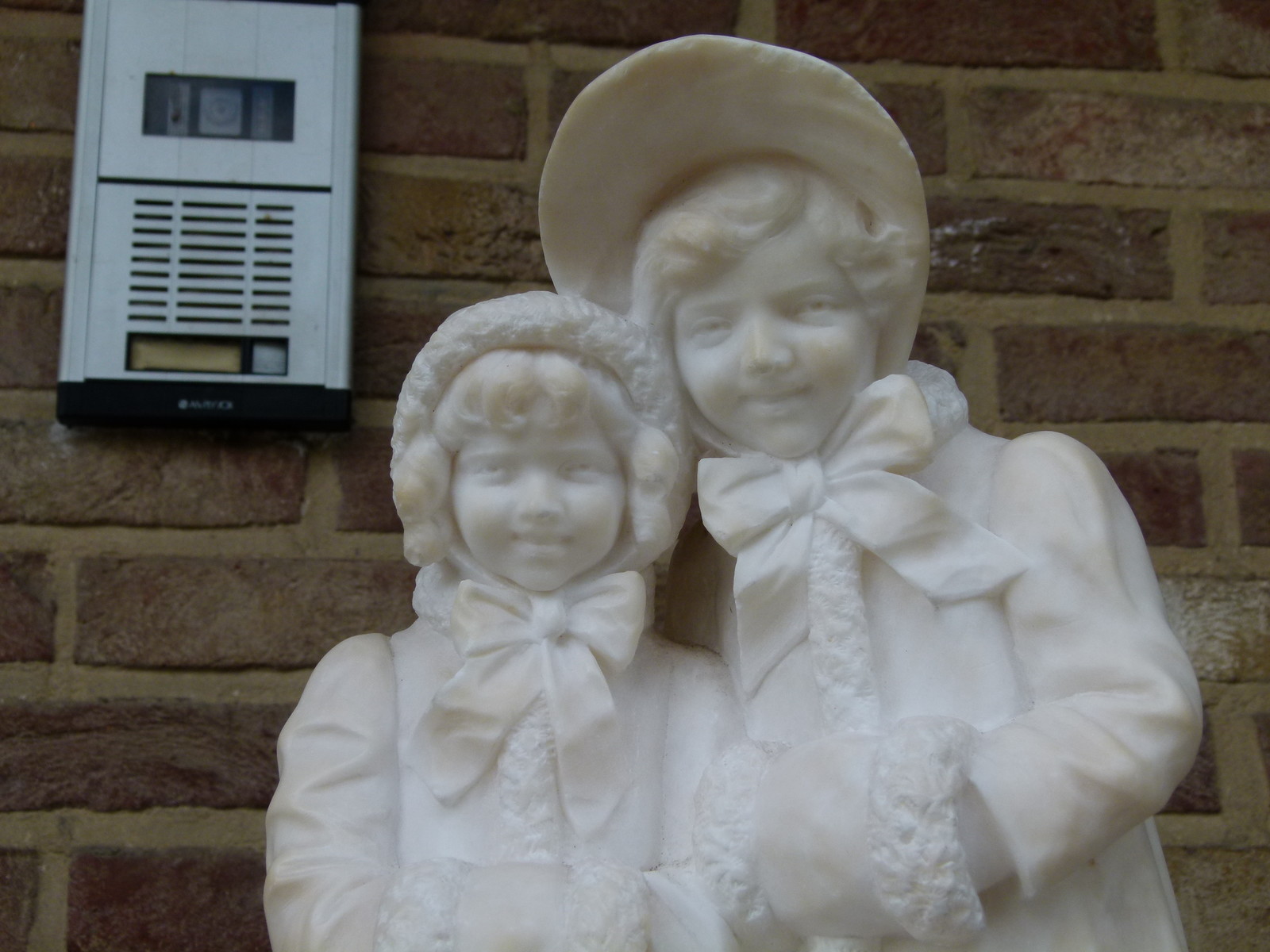 Bell epoque Sculpture of 2 girls