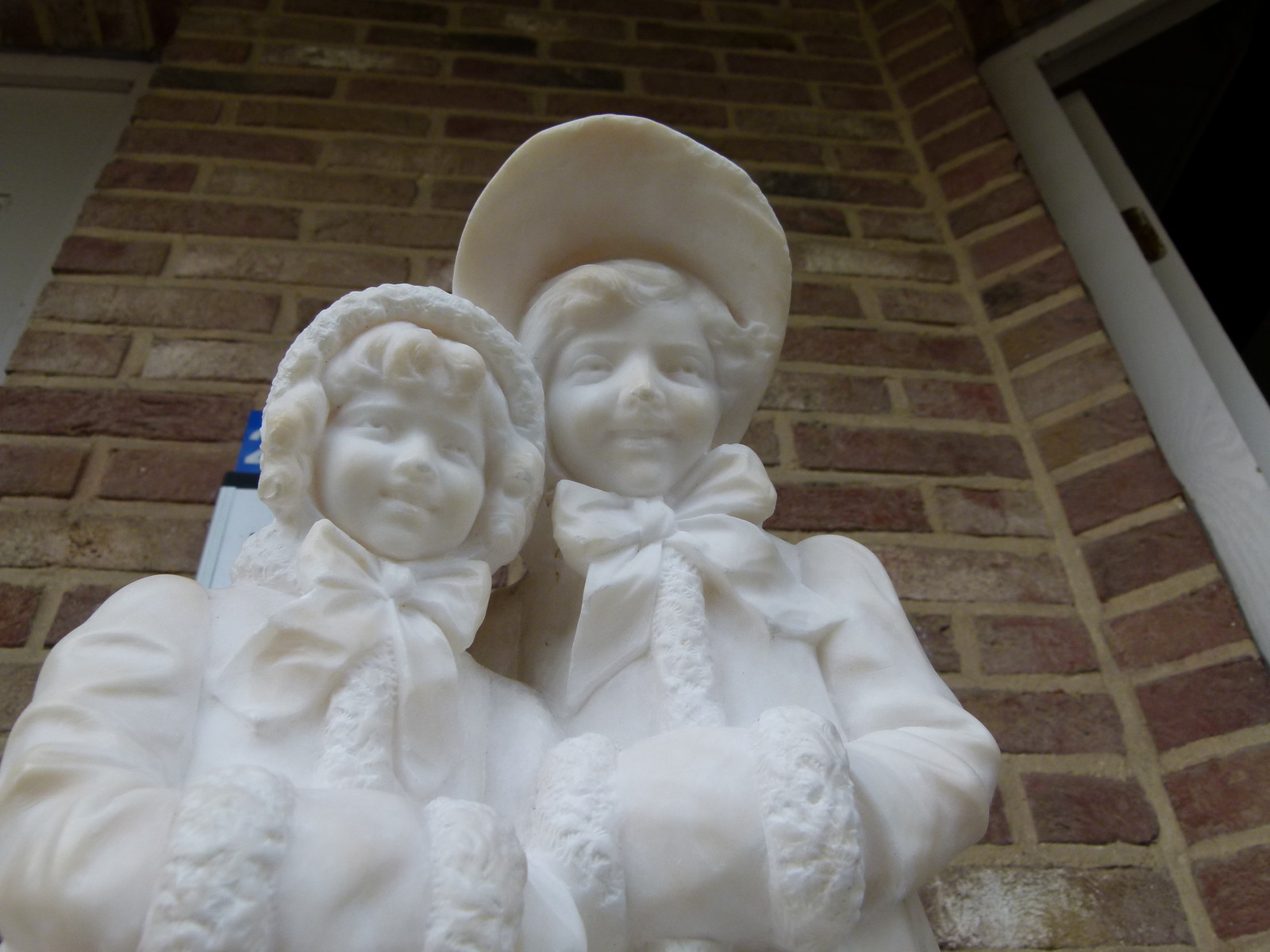 Bell epoque Sculpture of 2 girls