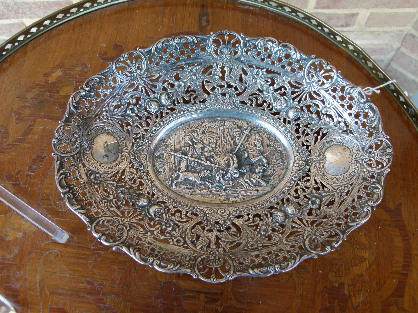 Silver plate with a hunting scene 275gram