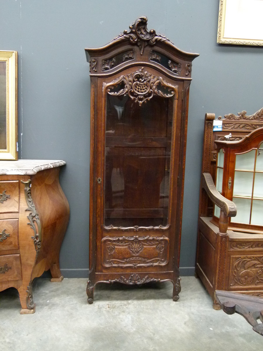 Louis 15 nice carved One door display cabinet