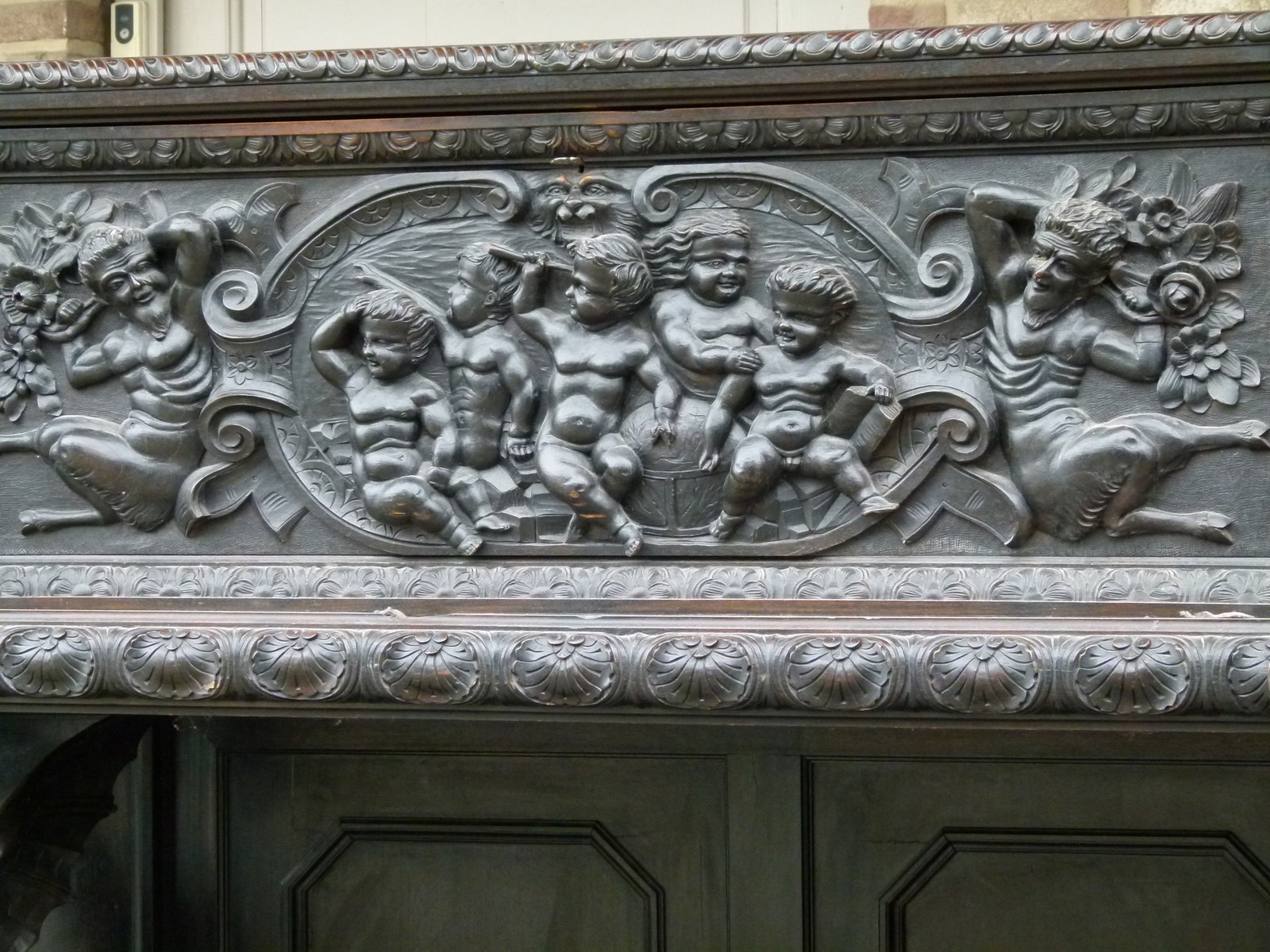 Barock Highly carved credence cabinet