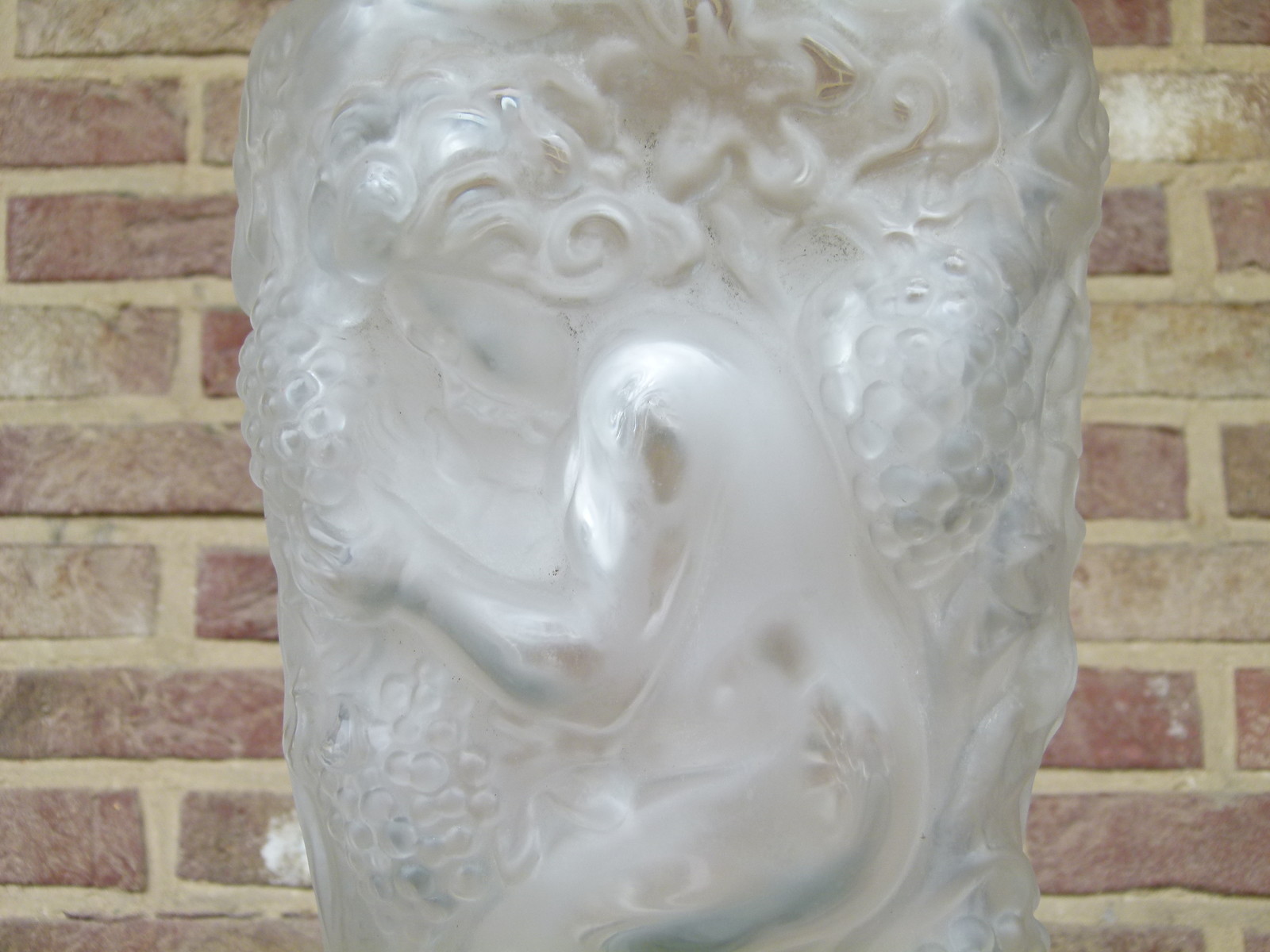 Art-nouveau Opalescent glass vase with putti signed Cros