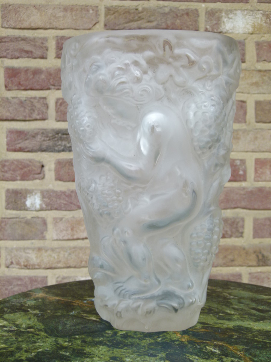 Art-nouveau Opalescent glass vase with putti signed Cros
