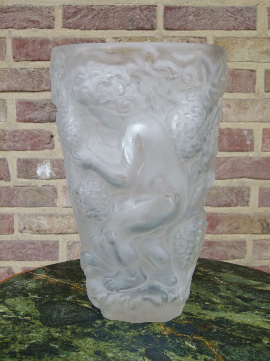 Art-nouveau Opalescent glass vase with putti signed Cros