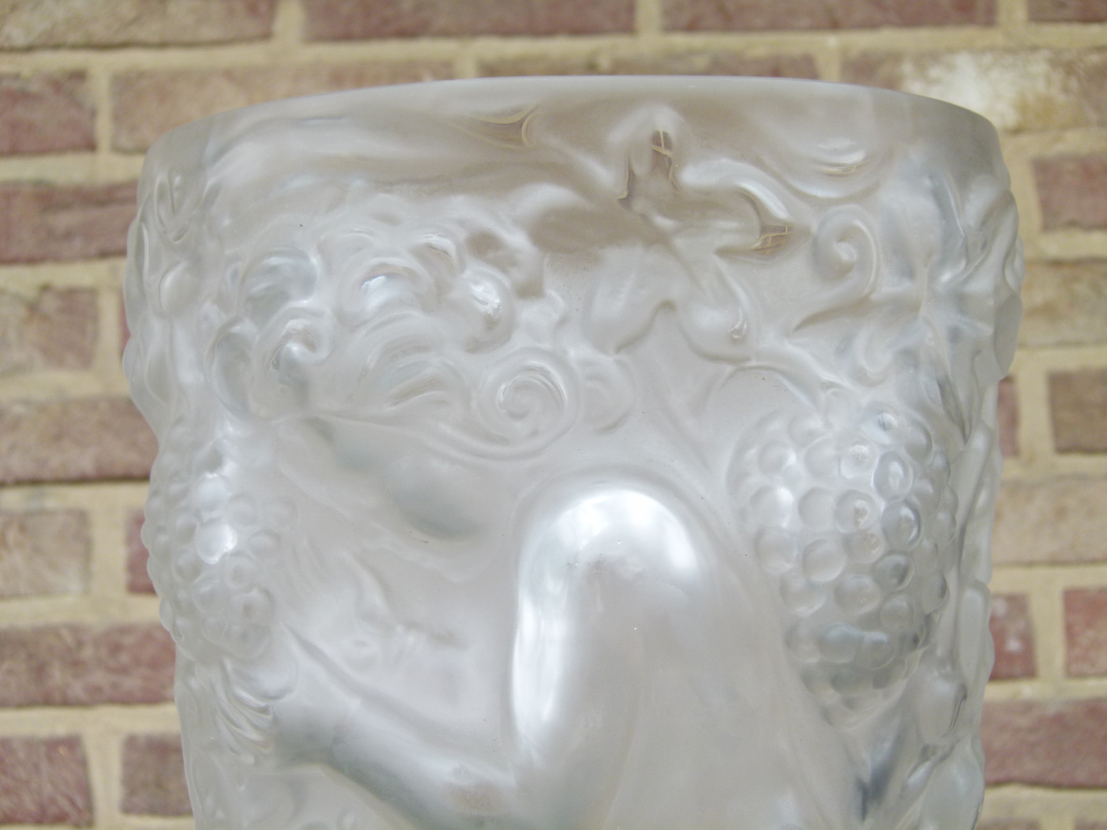Art-nouveau Opalescent glass vase with putti signed Cros