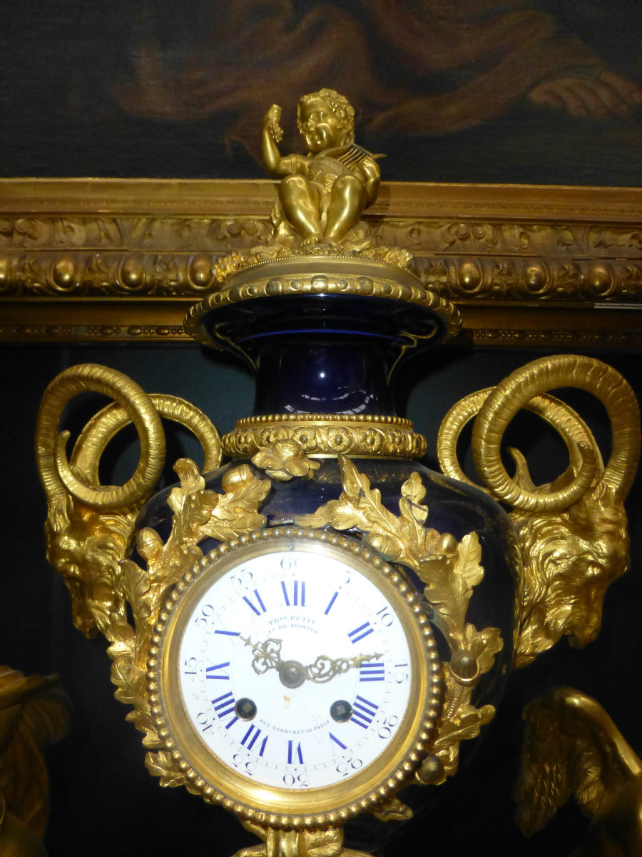 Clock set in bronze en porcelins 